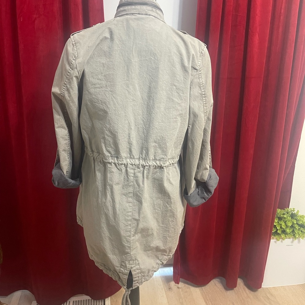 Levi's Stylish Women's Utility Jacket in Tan - Picture 5 of 5